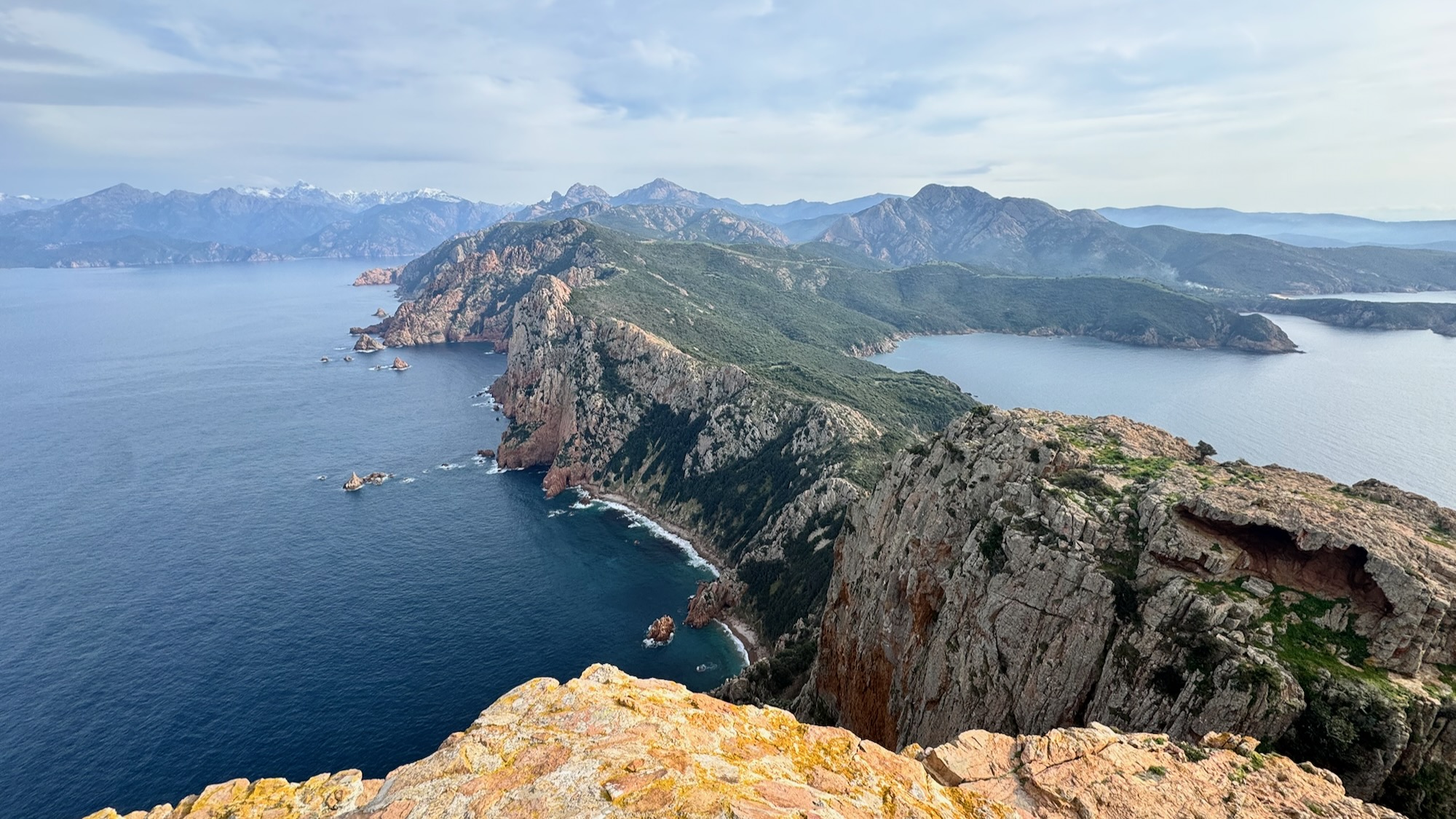 Littoral et reliefs de Corse, entre mer et montagne
